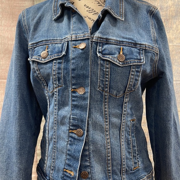 - Real good condition Woman’s Old Navy jean jacket. Size is medium. - Picture 5 of 16